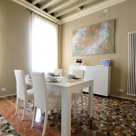 Appartamento In Casa Cogollo